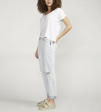 Load image into Gallery viewer, Silver Jeans Co. 90&#39;s Boyfriend Jeans - Light