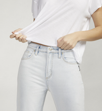 Load image into Gallery viewer, Silver Jeans Co. 90&#39;s Boyfriend Jeans - Light