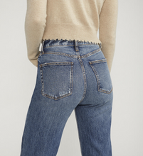 Charger l&#39;image dans la galerie, Silver Jeans Co. Highly Desirable Straight Jeans - Dark