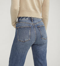 Load image into Gallery viewer, Silver Jeans Co. Highly Desirable Straight - Dark