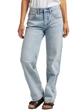 Load image into Gallery viewer, Silver Jeans Co. Low 5 Jeans - Light Indigo
