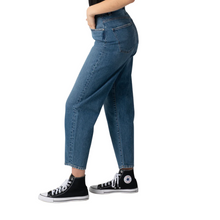 Load image into Gallery viewer, Silver Jeans Co. Balloon Leg Jeans