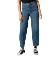 Load image into Gallery viewer, Silver Jeans Co. Balloon Leg Jeans